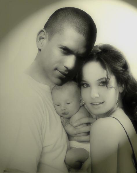 Dr_LamiaG's tweet photo. Cute family #WentworthMiller , https://t.co/CWiMmTeDBY