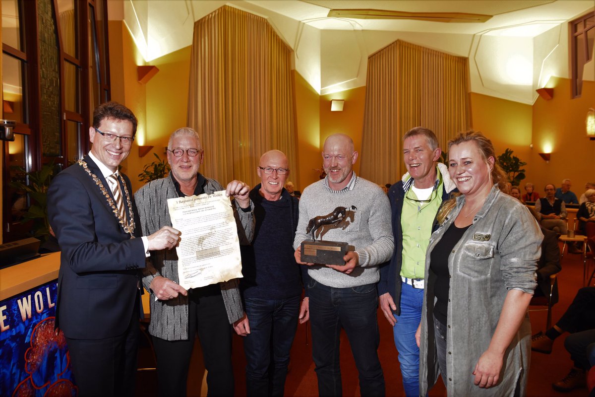 AutoAlteveer's tweet photo. Vanavond was  de uitreiking van het Raspaard van De Wolden. Gewonnen door plaatselijk belang Alteveer-Kerkenveld.@RogerdeGroot https://t.co/YG0fvexocj