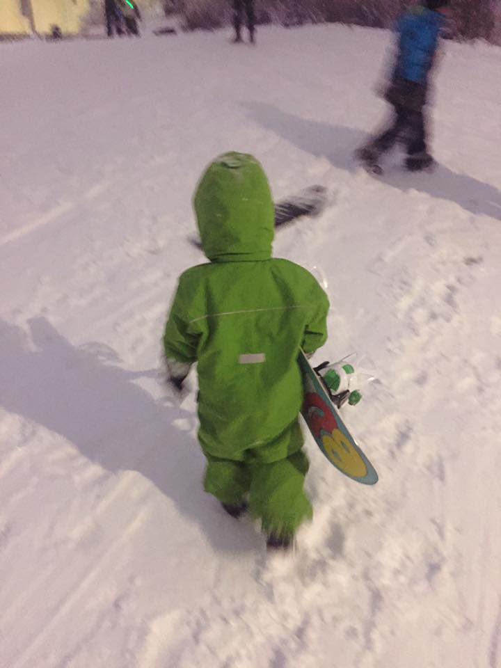 tsiikarl's tweet photo. #Snowboarding with my daughter. The 2y 10mo beast got it (much faster than her daddy did, back in the day ;-) ) #burton #for #kids <3 https://t.co/LgPCIVDKsx