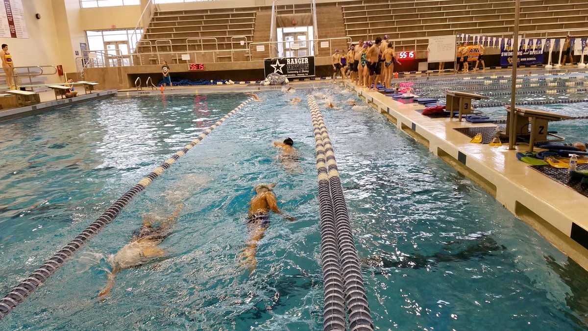 megraves1's tweet photo. Preparing for our last meet before districts. Working hard, training harder https://t.co/gIJNilGzMw