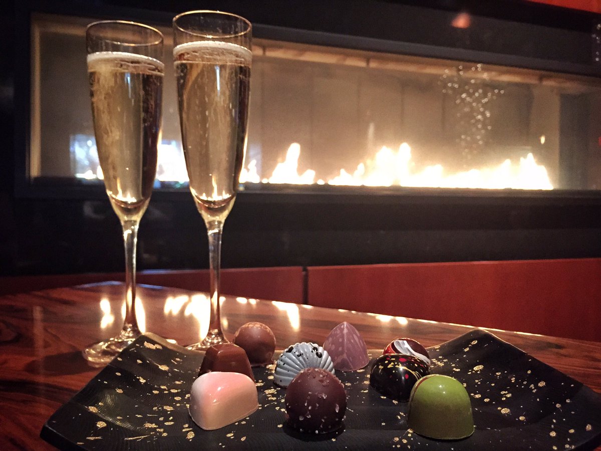 jesusgherrera28's tweet photo. Asi Nuestra Noche #NYLovers #Agradecidos #WineLovers 😍🍾🌌🗽 https://t.co/jbjoulFIE7