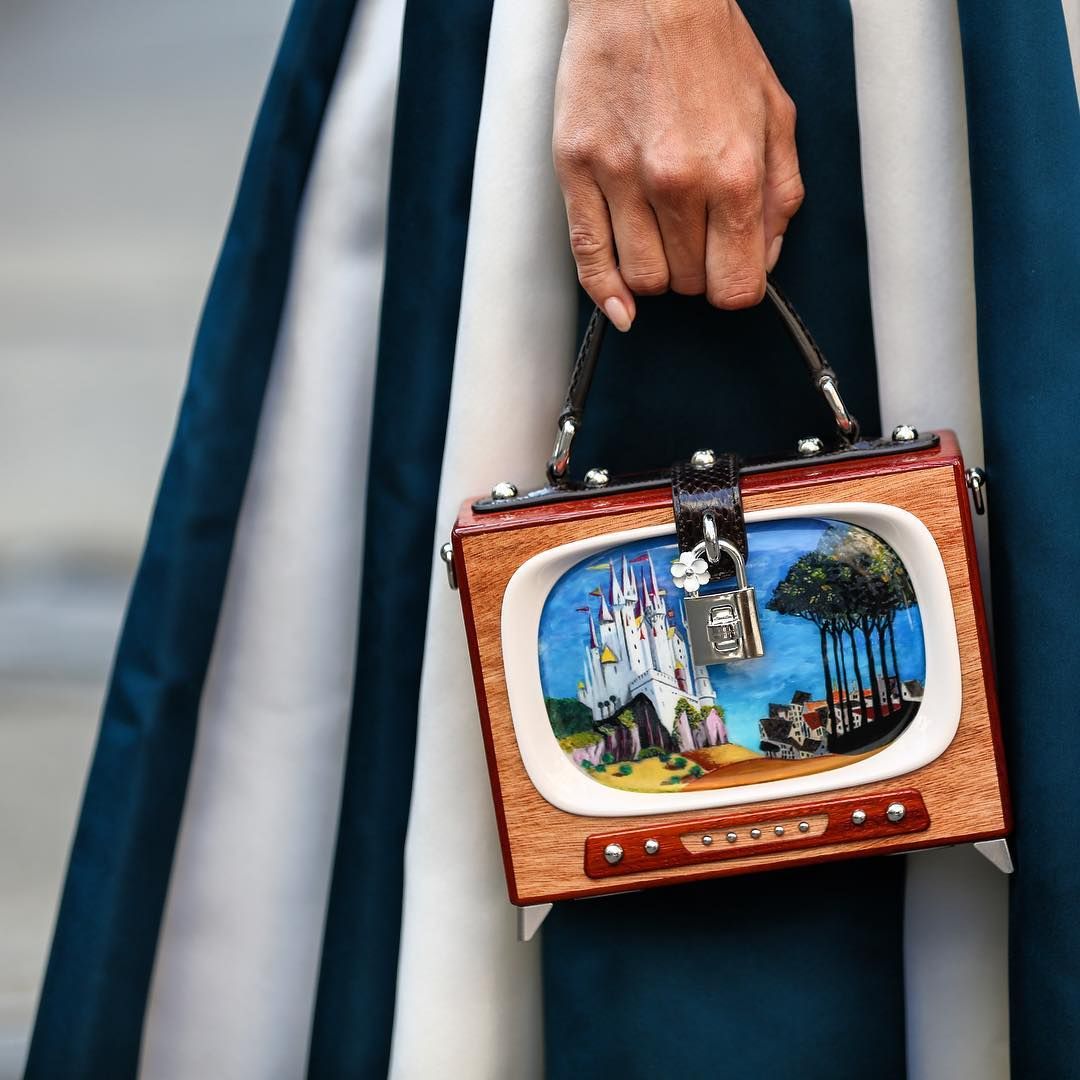 stylereply's tweet photo. OMG, that #Dolce&amp;Gabbana #bag is everything! #stylereply #personalstylist #details https://t.co/6LCEdRq8Hm