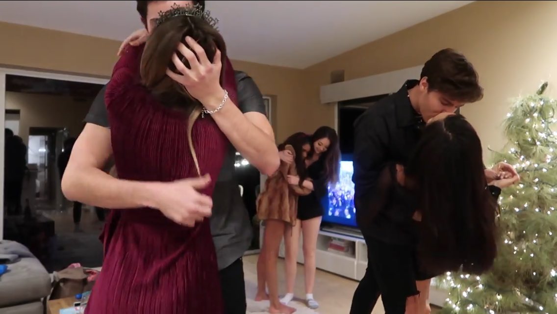 IsabellaBenju05's tweet photo. Here you see Sierra and Alex, Eva and Adam, and then in the background Meredith and Teala together😂😍 #WifeGoals @MeredithFoster @TTLYTEALA https://t.co/DB0O9mfN1I