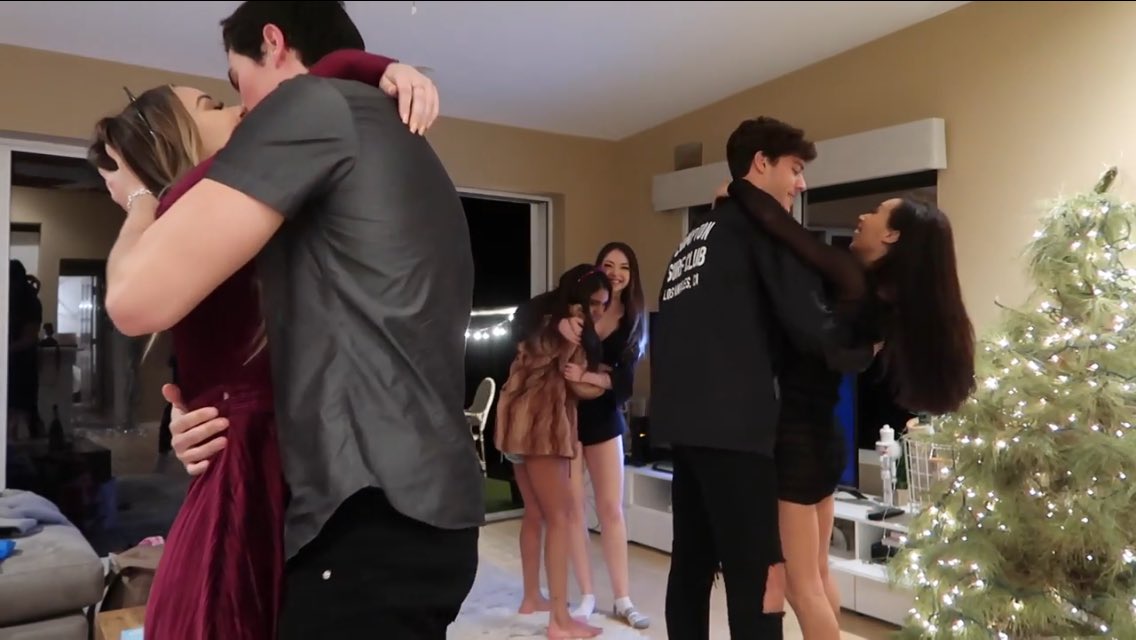 IsabellaBenju05's tweet photo. Here you see Sierra and Alex, Eva and Adam, and then in the background Meredith and Teala together😂😍 #WifeGoals @MeredithFoster @TTLYTEALA https://t.co/DB0O9mfN1I