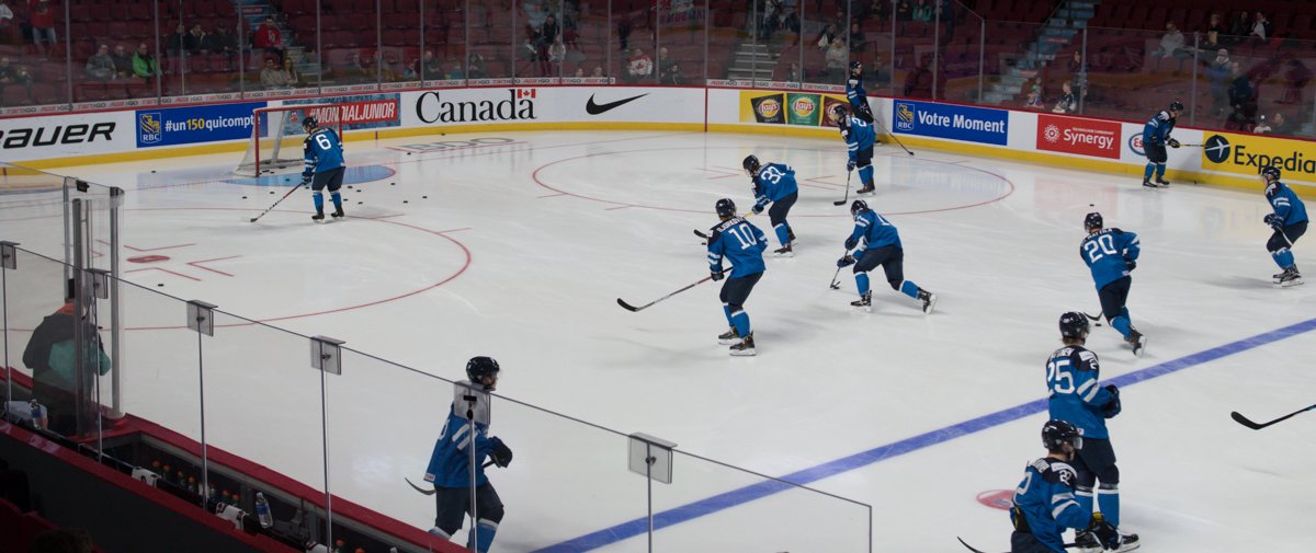 WorldJuniors's tweet photo. After 20 minutes of play, it is a 1-1 game between Finland and Latvia.
#FINvsLAT #WorldJuniors    

Stats: https://t.co/CNrFfsQK61 https://t.co/ilXjDaQ7No