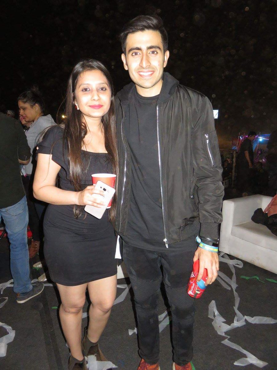 PoojaaSavla's tweet photo. @SunburnFestival @ShaanMusic Thank you for making my day amazing. 💗😍🔥 #ShaanArmy #SunburnHills #Sunburn10 https://t.co/CeBMOERFlj
