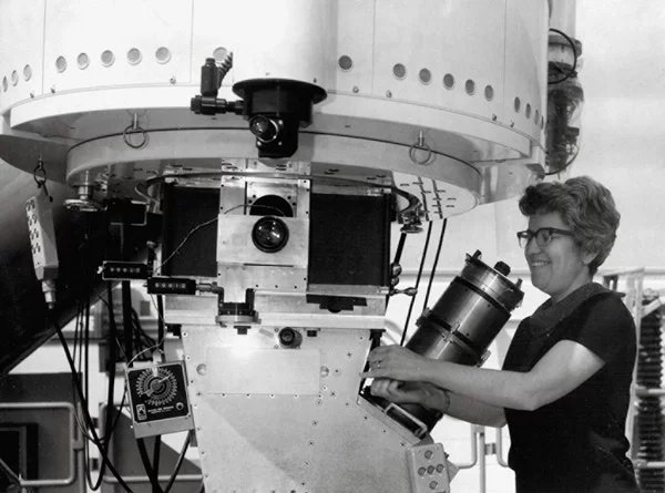 HolaLuzcom's tweet photo. Fallece Vera Rubin, astrónoma que luchó por ser mujer en un mundo de hombres https://t.co/MLVIaCOhFO @culturainquieta  #SiempreHayOtraManera https://t.co/VnPT9qOnhq
