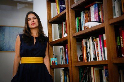 JornalOGlobo's tweet photo. Luana Carvalho lança álbum duplo com participações de Eucanaã Ferraz e André Dahmer. https://t.co/INdhKIAH6e #BlogGenteBoa https://t.co/mn0ICzzEJl