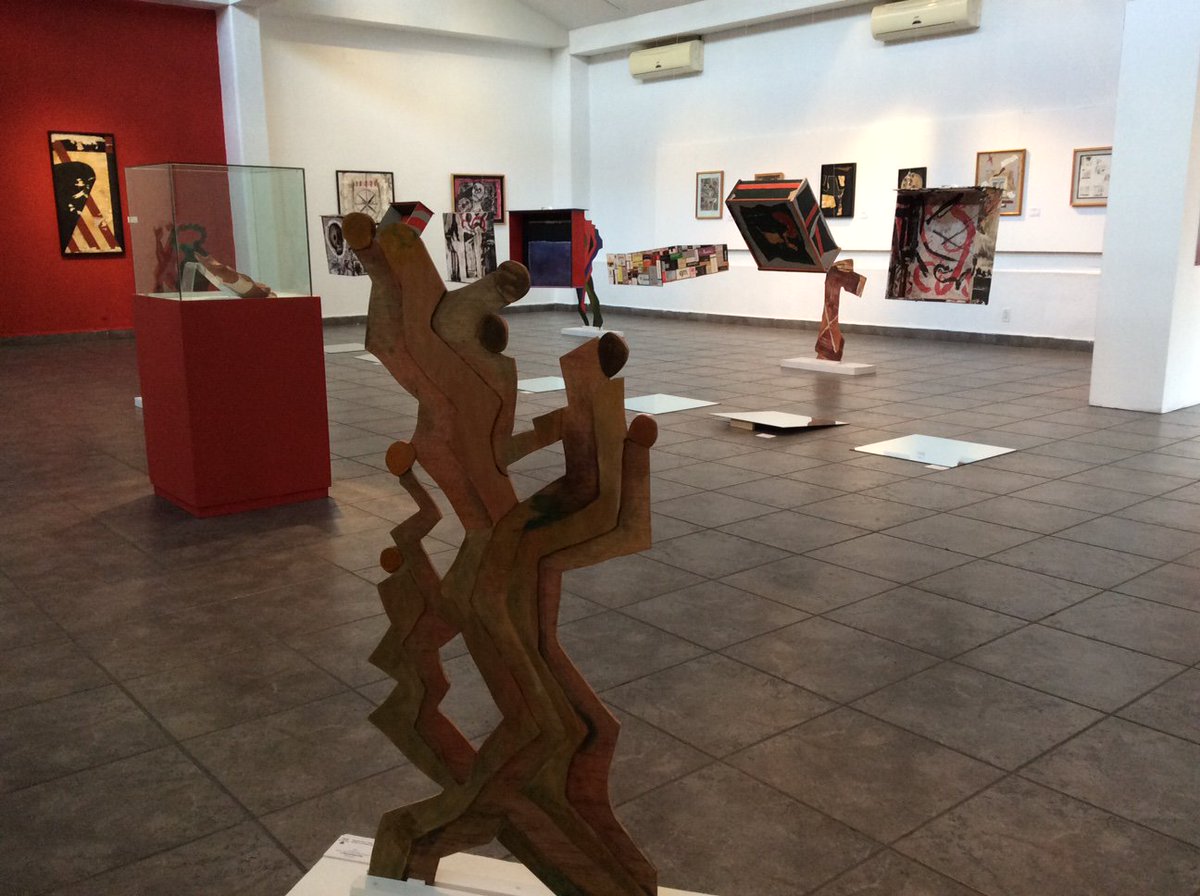 Últimos días de "Cuando los cajones ya no guardan nada... y otros secretos", de Ruth Hernández. ¡Visítala en la Galería de la Ciudad!