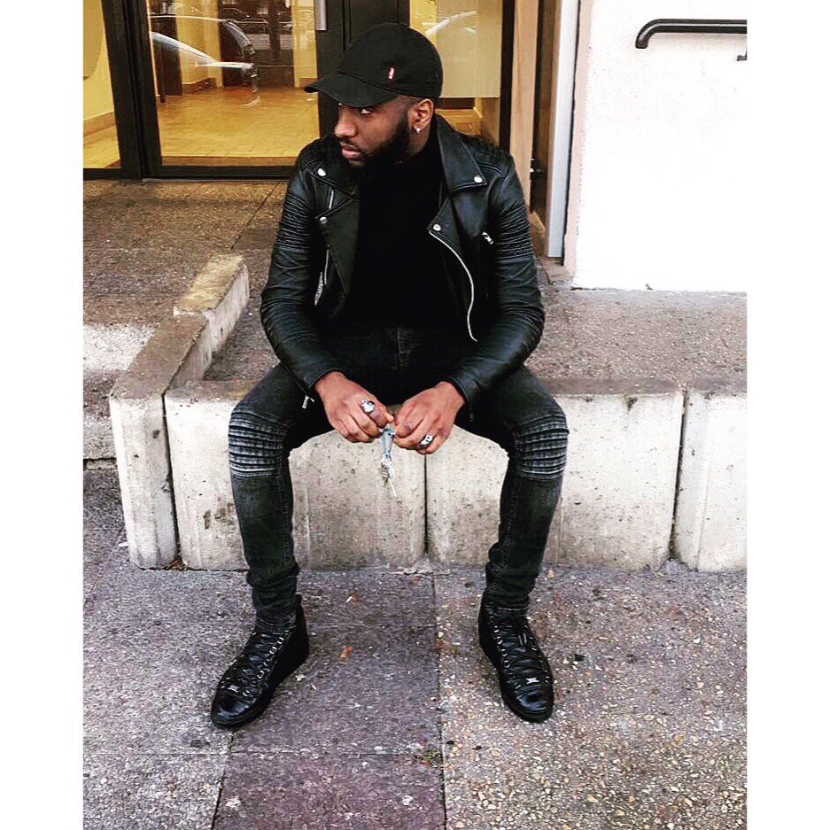 Floow237's tweet photo. ⚫️⚫️ https://t.co/NDUEQZp4pS