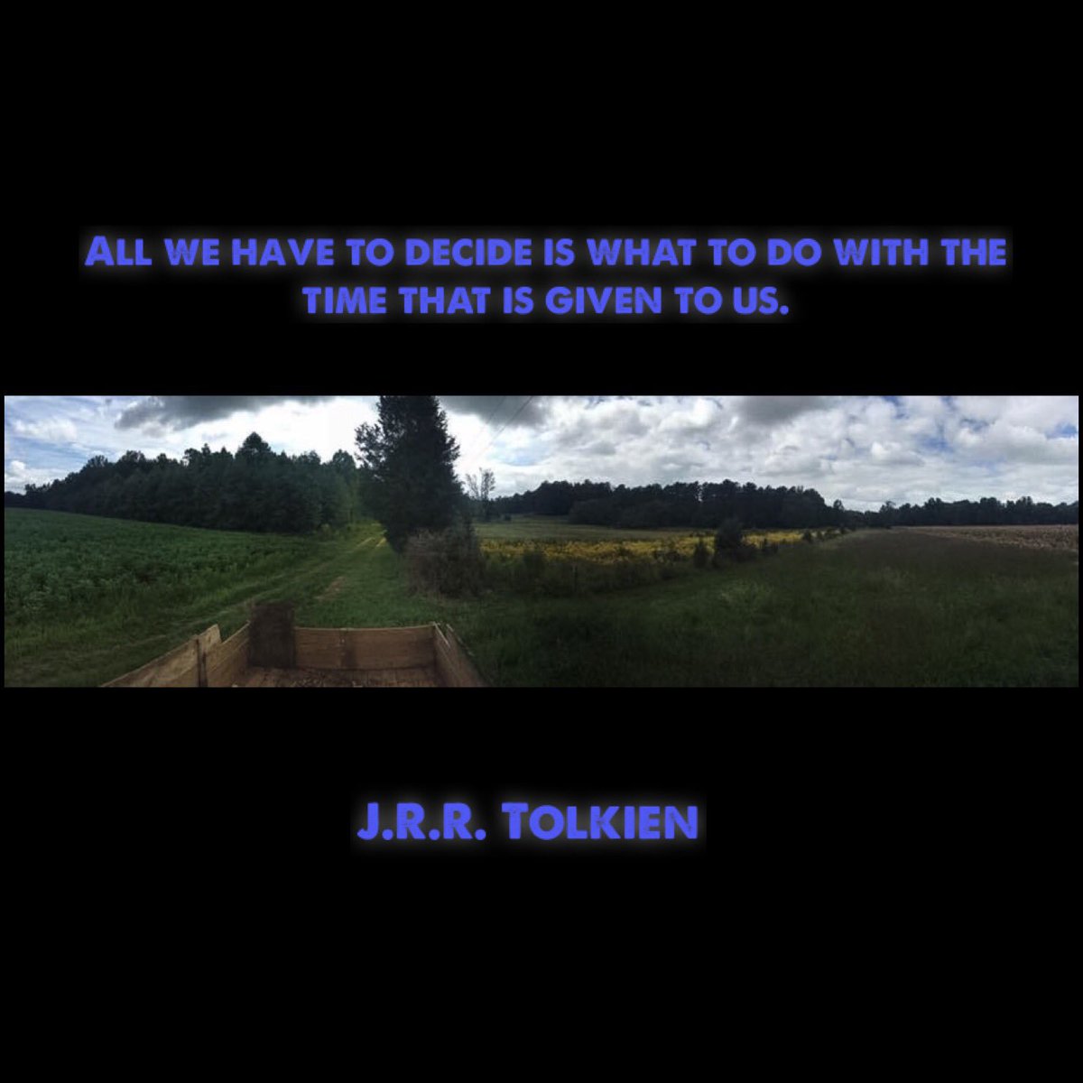 In_MyDirection's tweet image. Happy Birthday to an incredible inspiration. No one can compare. #JRRTolkien #TheProfessor #lordoftherings #lotr