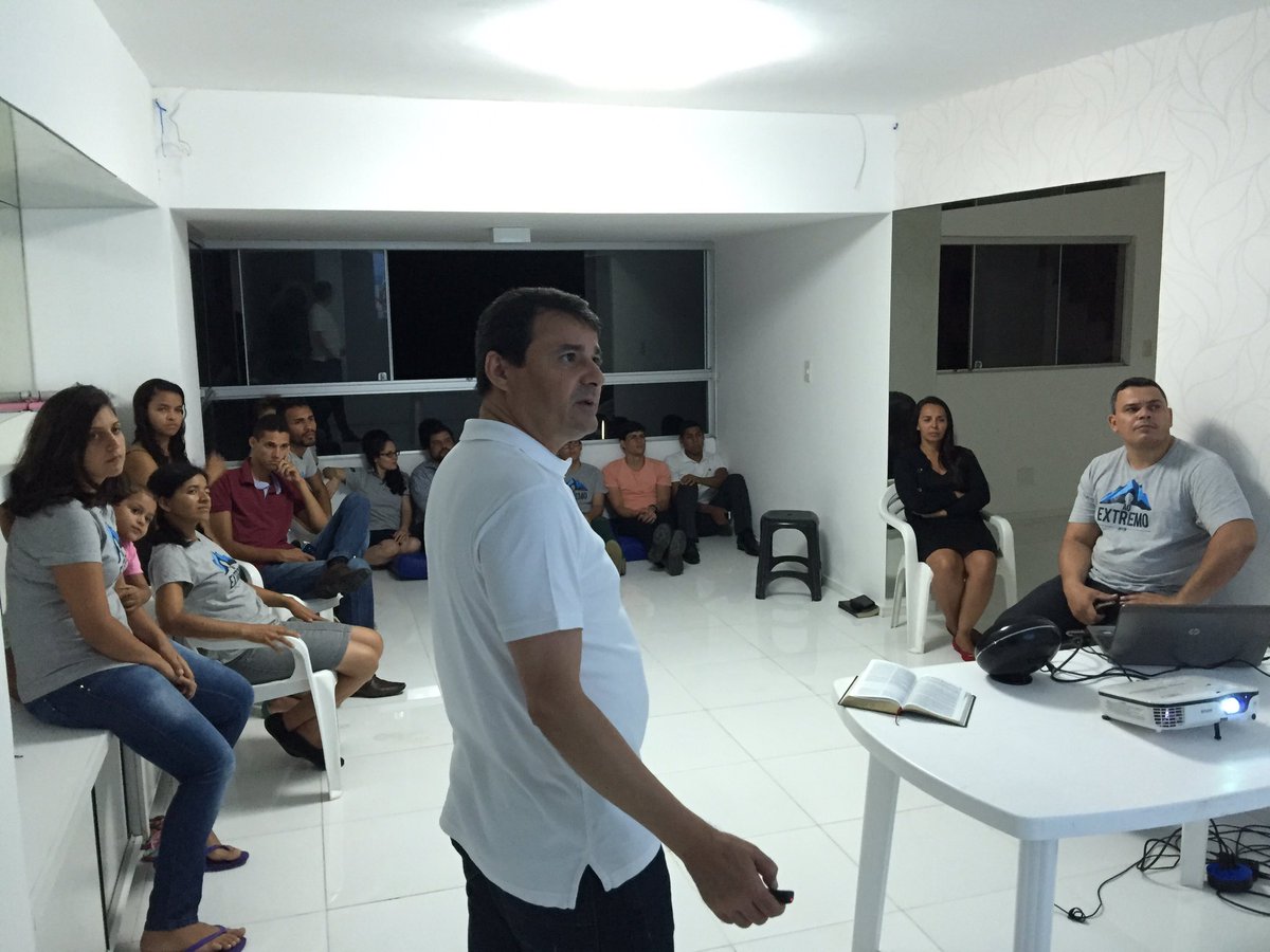 MHelearte's tweet photo. Pr @adilsonrdmorais Visita a equipe de Colportores  Estudantes da APe em Recife. https://t.co/fz47nLtNvR