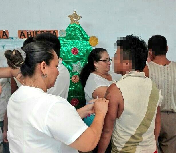 179 internos del Cereso de #Macuspana en coordinación con <a href="/SSalud_Tab/">SSalud Tabasco</a>   reciben vacuna contra la #Influenza #SSPTab