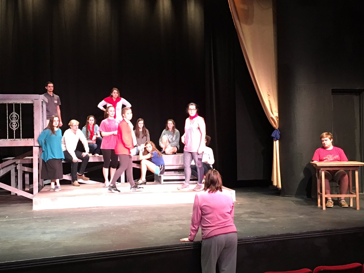 BunyudMichele's tweet image. Op Shop rehearsal about to begin! T-8 till opening! #latechtheatre #loveandmurder #operaworkshop