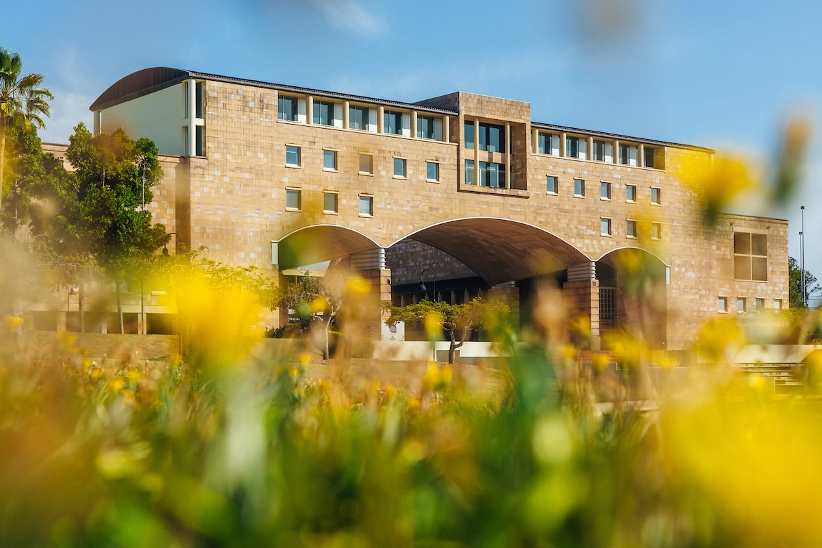 BondUniversity's tweet photo. How are you embracing your resolutions? It's not too late to study at Bond in January. #PreferenceChange https://t.co/GfhvGR79cZ https://t.co/KU8TnY28W8