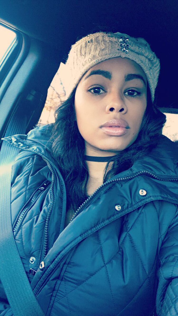 AinsleyMaria's tweet photo. Satin lined winter headband made by me 😬 https://t.co/2mYfaspQpw