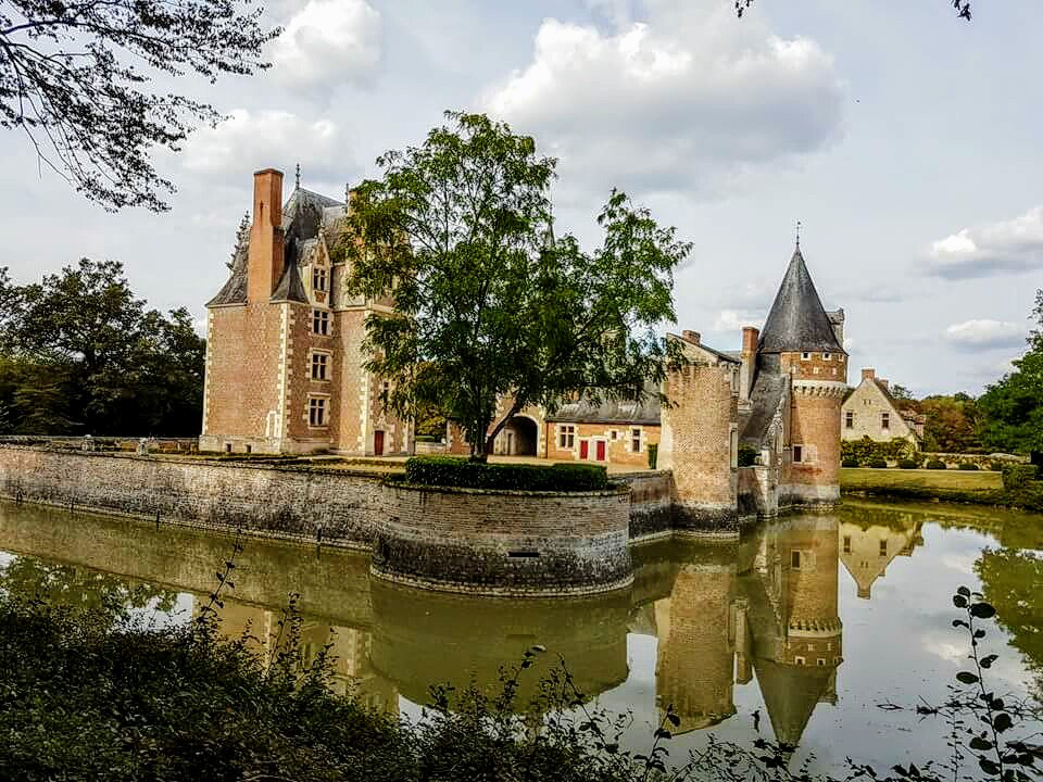 SaintDe2's tweet photo. Une bonne journée à vous !
https://t.co/Mt4FwzICZC #castles_oftheworld #myloirevalley #MagnifiqueFrance #enSologne https://t.co/FN1aUZ5G3j