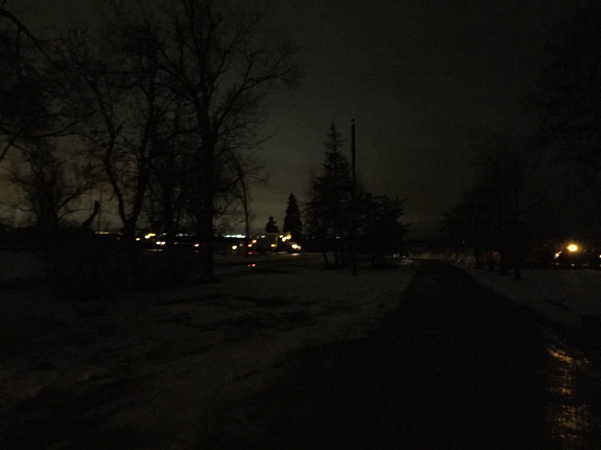 _PiercroftFarms's tweet photo. Hydro back on but it looks like the night crew will be hooking up a new pole tonight as well!  @HydroOne # https://t.co/ZXYMTd6Wzj