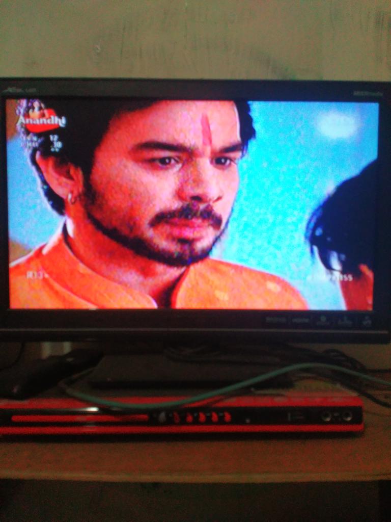 amoriza_cute's tweet photo. Bihan : kl begitu buktikan, menikahlah dgn kabir dan buktikan km bukan thapki. #THAPKI155 https://t.co/57oipHX0Bs