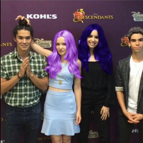 " Me , Evie and Jay rock the long hair! .. and then there is Carlos. 😂 He'll get there. " @Evie_Grimhilde  <a href="/Jayplayer14/">🔥Jay🔥</a>  <a href="/Carlos_De_Vil_/">→ Carlos De Vil.</a>