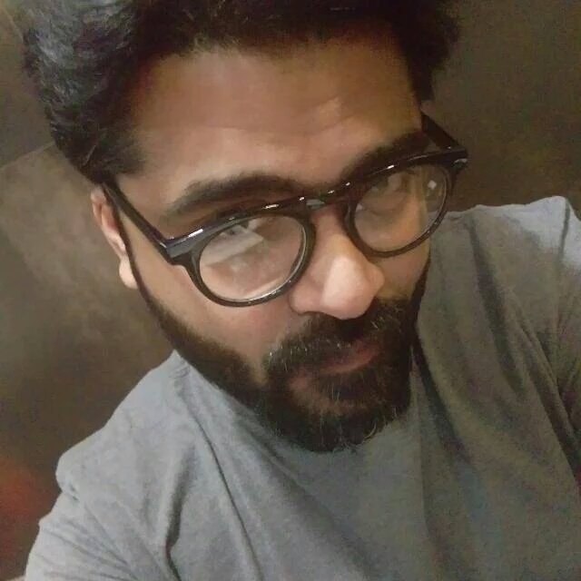 kollywoodnow's tweet image. 📸Selfie from #TrendStar📈⭐ Simbu.. 😉He is looking forward to Release #AAA😎 earlier this year🎀💥..

#Simbu #STR #TrendSong #Kollywood #Cinema