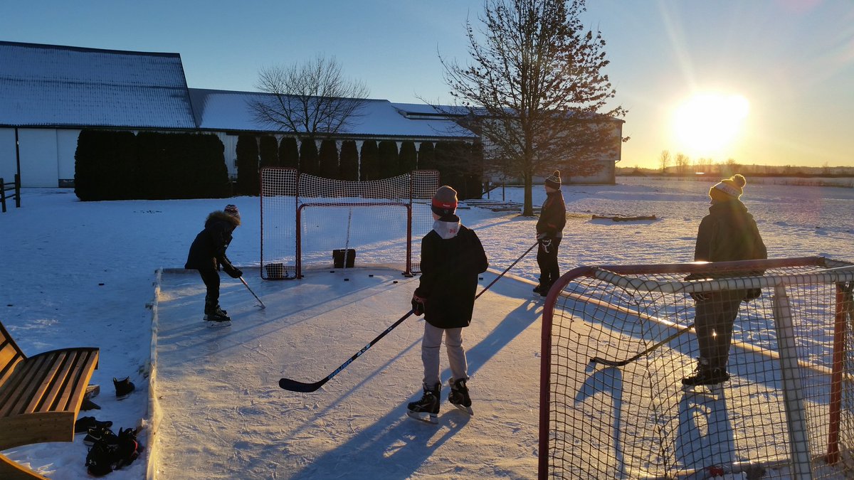 dvandokk's tweet image. Even with the wind chill these 4 @AMHA_Hockey players had a Gr8 afternoon on the rink. @HalseyDarrin #odr #smallareagames #pricelessfun