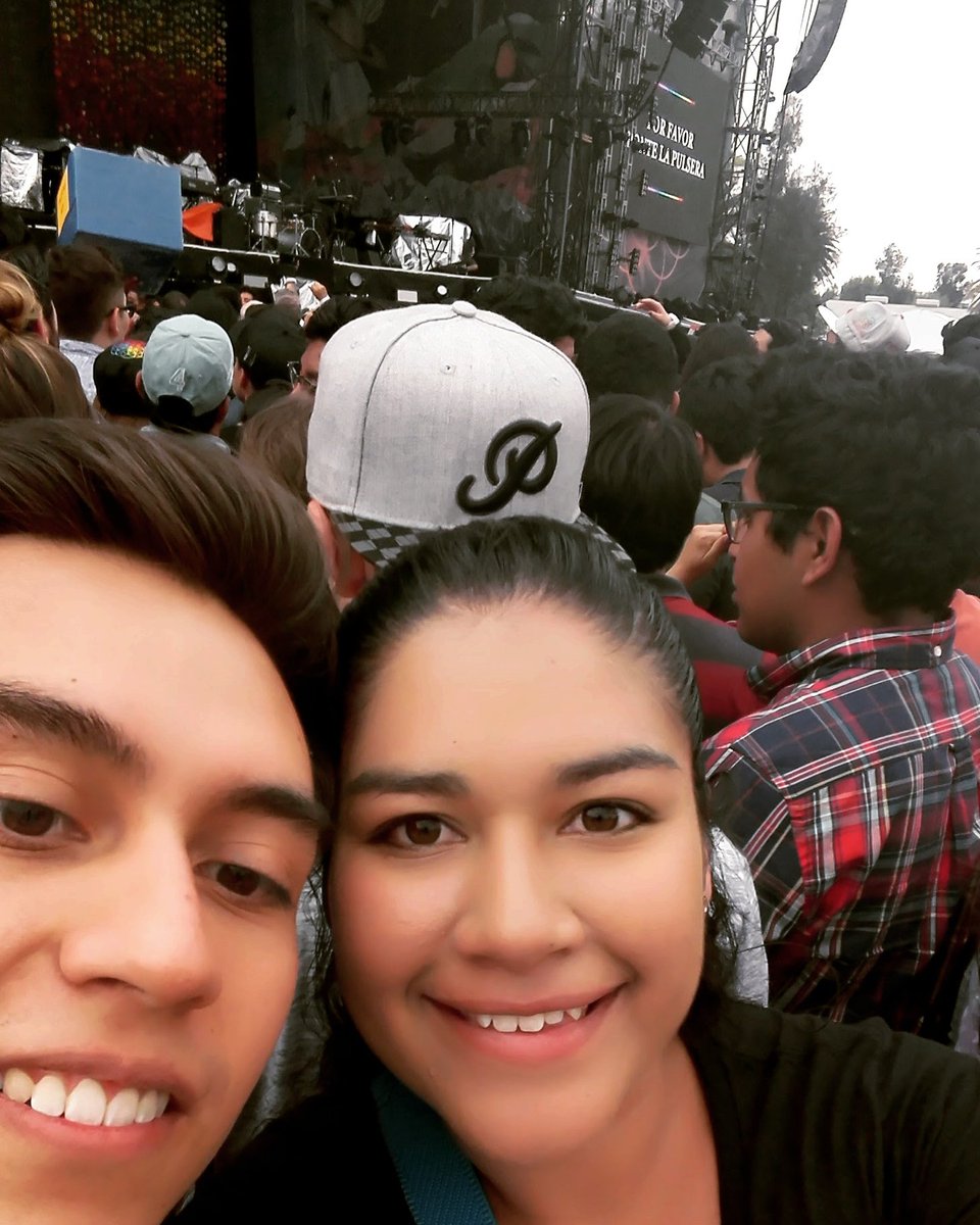 karlita22c's tweet photo. #AHFODselfie #Mexico #April162016 #Coldplay #ColdplayMexico #AHFODTour @coldplay @coldplaymexico https://t.co/X3We58PBb1