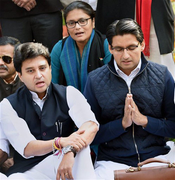 ScindiaDilSe's tweet photo. मेरे युवा साथी एवं हरियाणा की शान भाई दीपेंद्र हूडा जी को जन्मदिन की हार्दिक शुभकामनाएं🎂💐☺
#HBDDeependerHooda
@JM_Scindia @DeependerSHooda https://t.co/dHX2pwS4Lg