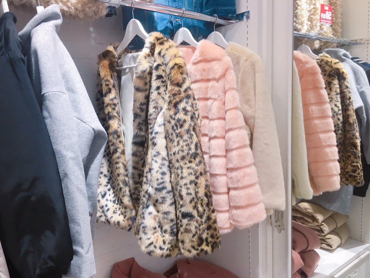 thirdroom109's tweet photo. ✨❄️ New Fur Coat ❄️✨
¥6,000(+tax)
Leopard / Pink / Beige
3種類入荷致しました🐇💕
#SHIBUYA109 #THIRDROOM 
#ファーコート #新作 #冬物 https://t.co/xVhTwfg8AS
