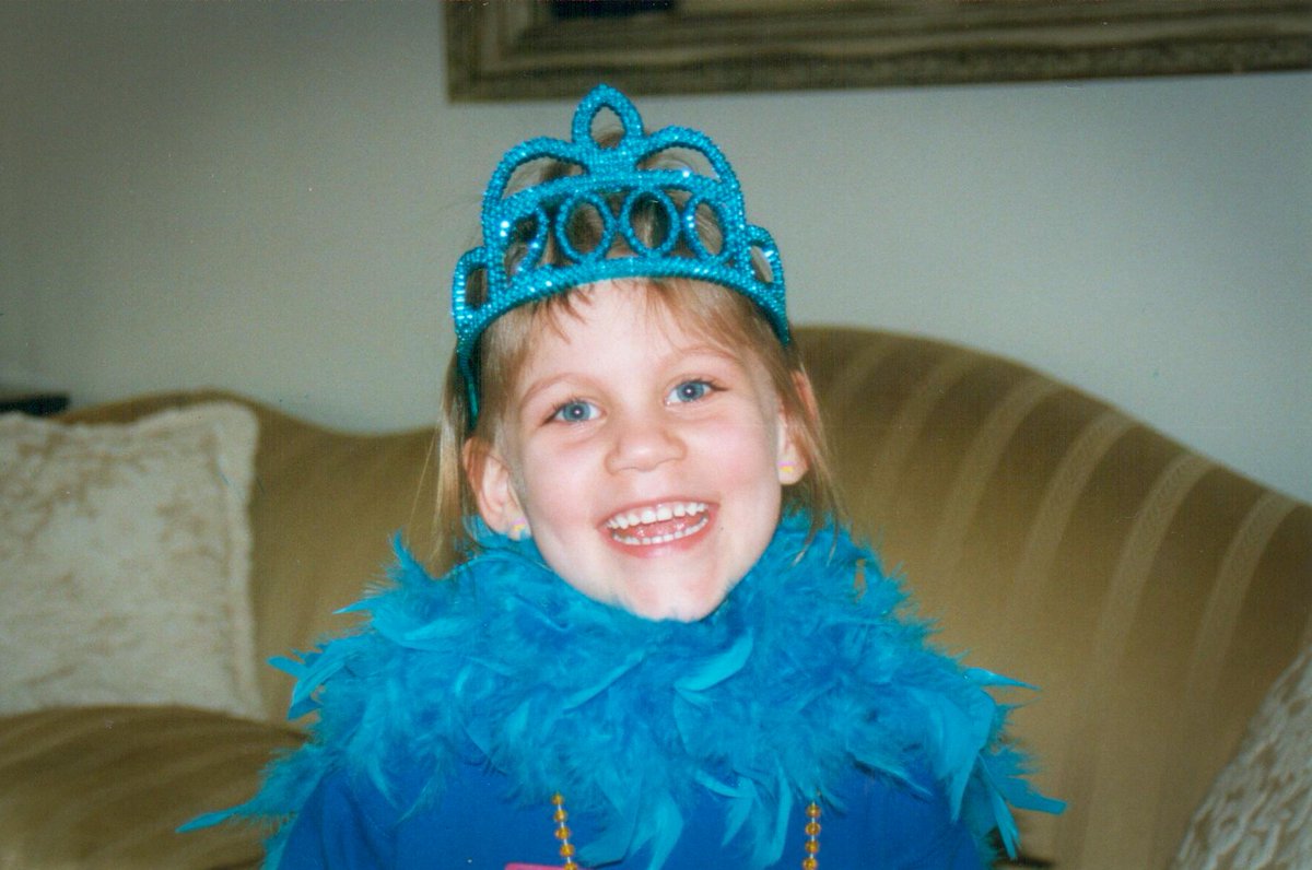 noelleacraddock's tweet photo. No matter how old you get, you will always be our little princess. 👑 I love you tons! ❤️ Happy 21st Birthday Kaelee!! 🎉 #HappyBirthday https://t.co/utNf4lk5Qf