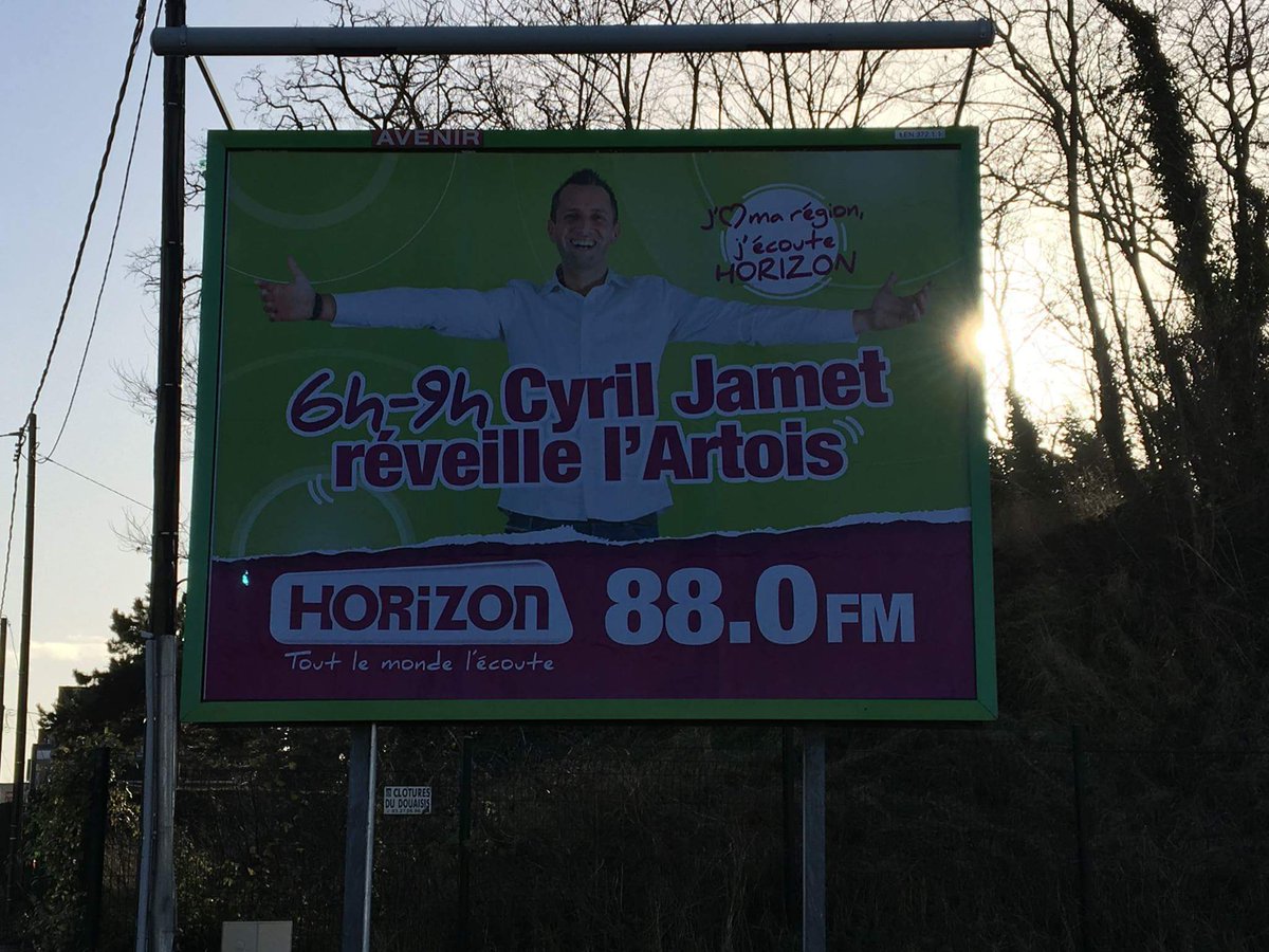cyriljametoff's tweet photo. n'ayez pas peur si vous croisez ces affiches 😂 grosse campagne de pub #DBH @HORIZONLaRadio https://t.co/wSv66pnSpx