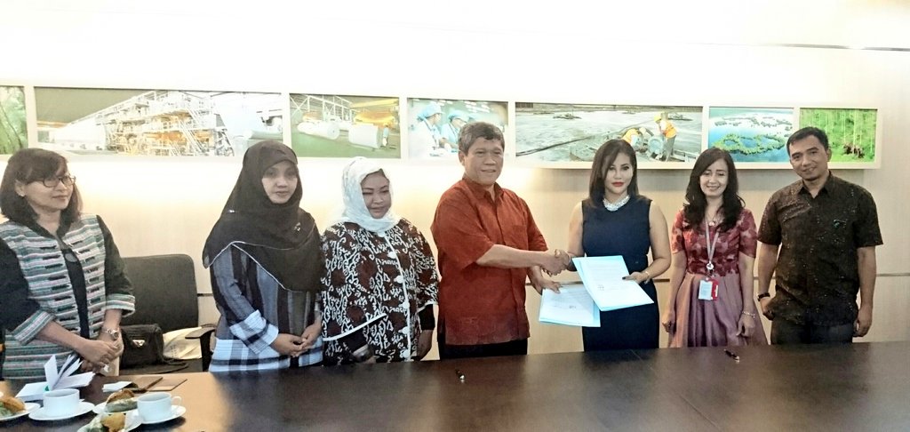 AidaGreenbury's tweet photo. Pleased to work with https://t.co/xbl76QBi5s & @univ_indonesia to fight #plasticpollution & to achieve #circulareconomy. https://t.co/2kYFMop2F4