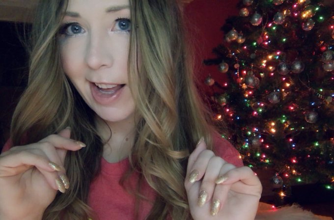 Me and my new manicure are about to logon and take down the tree 🌲 see you in 5! https://t.co/NBRZwm<a href="/tag/togetic"class="tags"><span>#togetic</span></a>