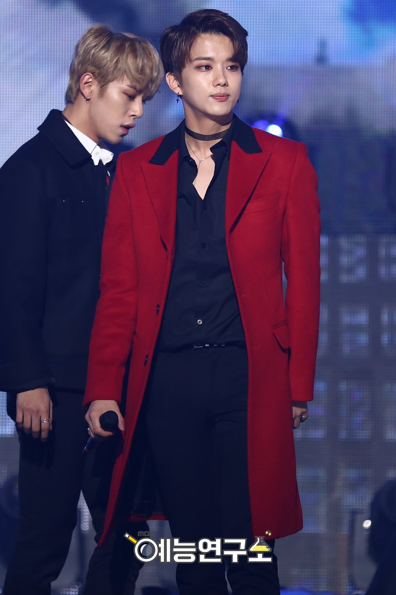 MBC_entertain's tweet photo. 올해도 B.A.P와 함께 하세요❗️사랑합니다 💕
161224 #쇼음악중심 #음중 #BAP #비에이피 #SKYDIVE @BAP_Fanstaff
📷 ☞ https://t.co/Iwe9vGtX1c https://t.co/AHDISwDldk