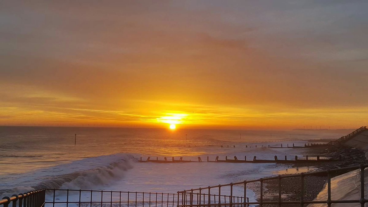 mamashealthpro's tweet photo. 🌻 Beautiful photo from a friend, of our #sunrise in #withernsea #eastyorkshire 🌻 #MamasHealthProject #morning #seabreeeze #blessed #alive https://t.co/PzAcF77vNW