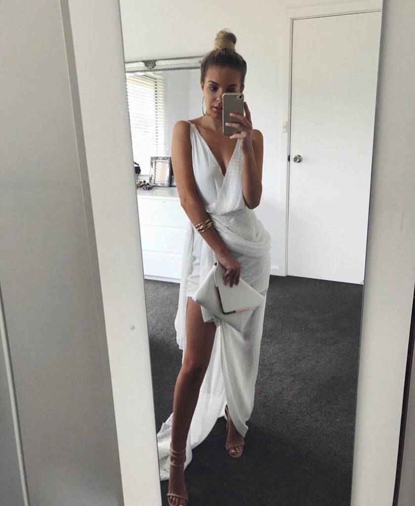 colette_hayman's tweet image. Our rose gold dream girl @daniadey 🙌🏼 // Lila envelope // round hoop earrings
#rosegold #clutch #clutchcontrol #oot…