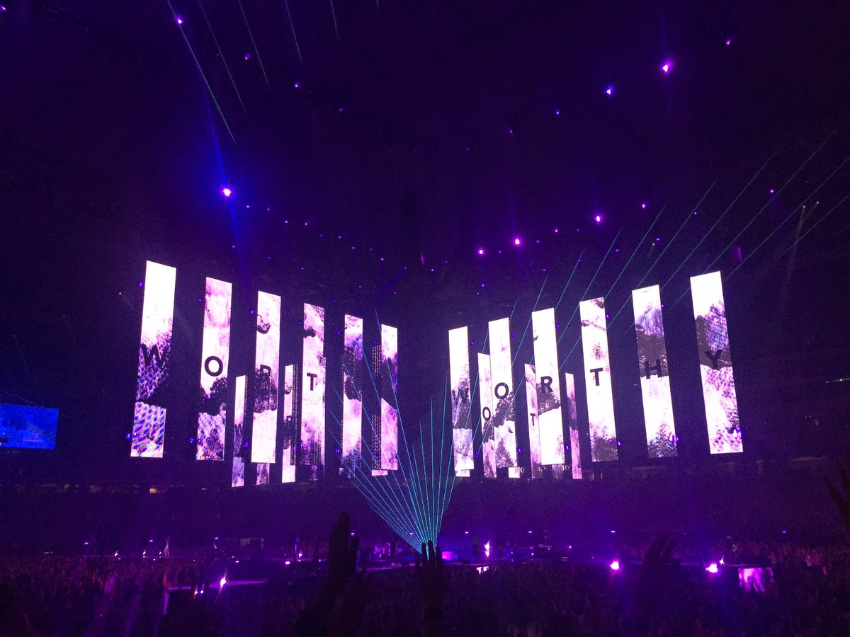 MalloryN_310's tweet photo. There are no words. Jesus is incredible. @passion268 #passion2017 #seeyouatthedome #groupsriracha https://t.co/pRhxyTE65r
