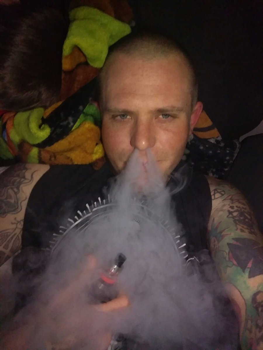 RenellOdum's tweet photo. Anyone else digging the baby beast tank? #VapeFam  #VapeNation #VapeLyfe  #vape #Smok #BabyBeast #Vaping #Vapor #Vapesta #Calipunk # https://t.co/QW7eKC5u0I
