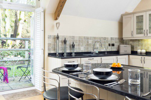 PerryBishop's tweet photo. Breakfast inside or al fresco? Bring your #property to life with #homestaging #photography - free of charge if you instruct us in January https://t.co/HRptiwAfuT
