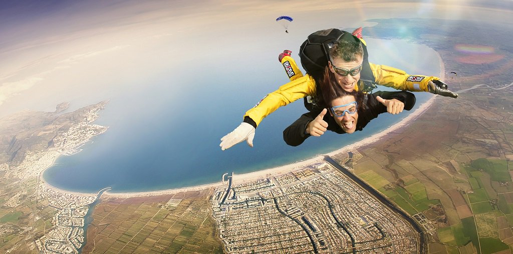 REGALAMOS un finde de ensueño con 2 SALTOS en PARACAÍDAS en tándem con <a href="/SkydiveEmpuria/">Skydive Empuriabrava</a>❗❗😱😱

Tenéis hasta mañana! ➡️ sixt.info/Concurso_Costa…