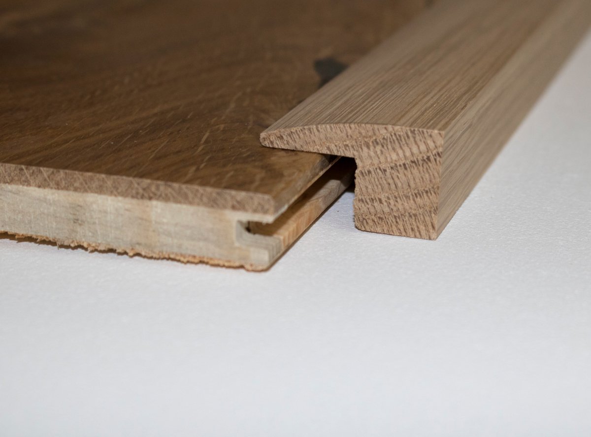 TradeMonkeyWeb's tweet photo. Just a few photos of some our #SolidOakTrims ready to be edited and go online at https://t.co/6CcMmSSnaO starting at £2.72+VAT linear metre https://t.co/HJa7wEaTdD