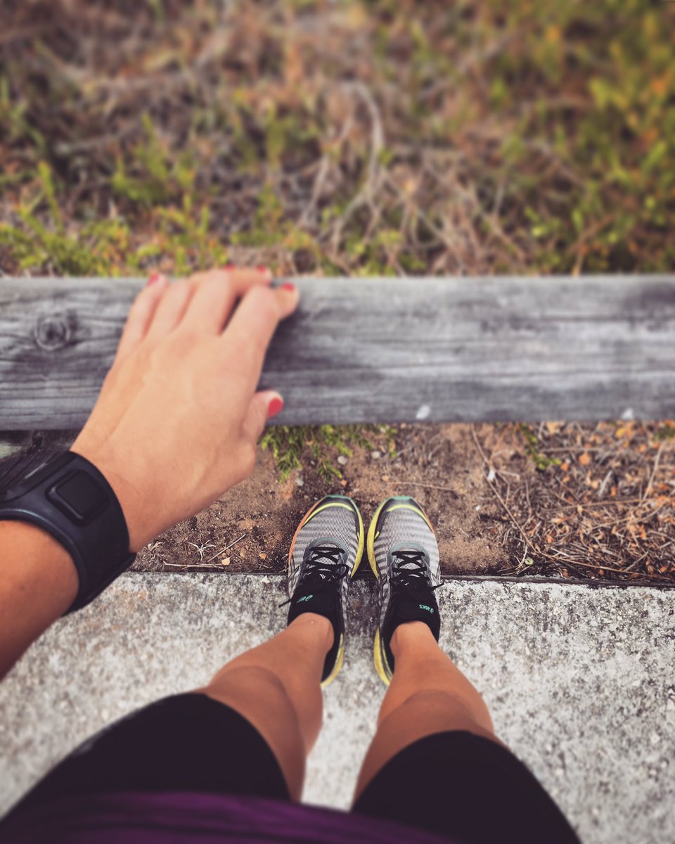 corlileonard's tweet photo. 2017 started on the right foot...Looking forward to many kilometres of running bliss this year! #asics #dynaflyte #wantitmore #beatthesun 💛 https://t.co/RoXABKe6Ue