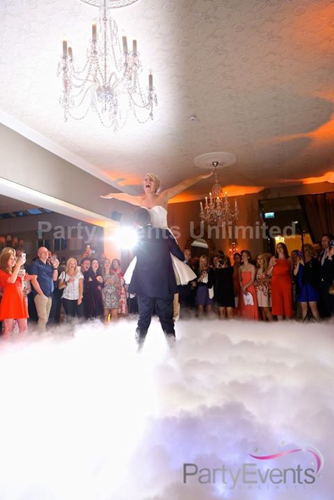 LuxuryWedShow's tweet image. Get carried away with @PartyEvents1 at the @LuxuryWedShow @TheGroveHotel