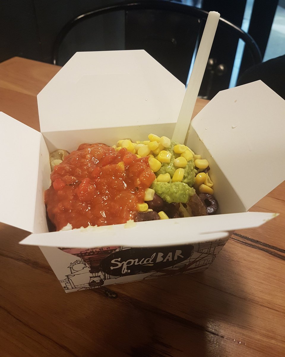 lisamcdonald379's tweet photo. Can't go past spuds for lunch! #spudbar #spudfit #spud #vegan #veganfood #yum #happiness #happyandhealthy #govegan #love #food #whitelotus https://t.co/sKSPcAB2PV