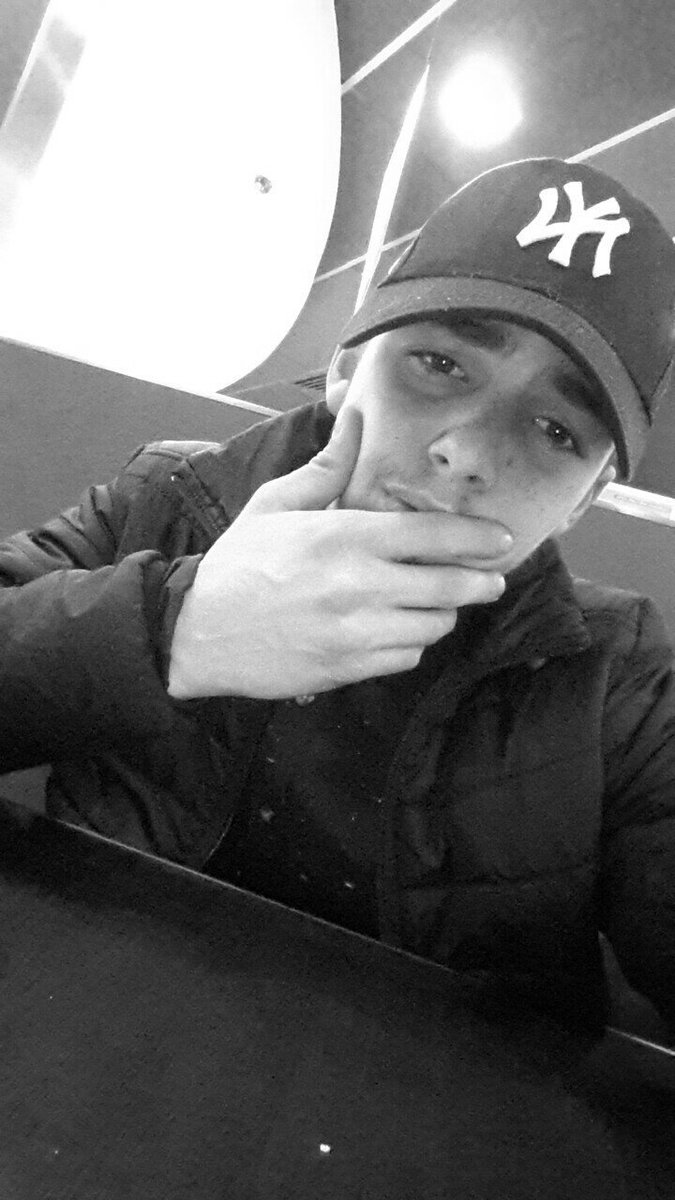 Maxou_NumberOne's tweet image. Nique ta mère en 3 lettres 👍✌