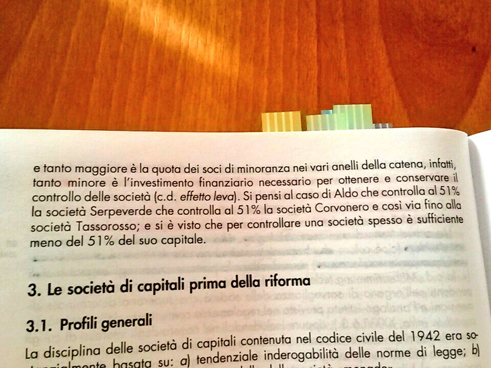 xalwaysizzy's tweet image. E poi il libro di diritto commerciale fa esempi con riferimenti potteriani 🔝😍