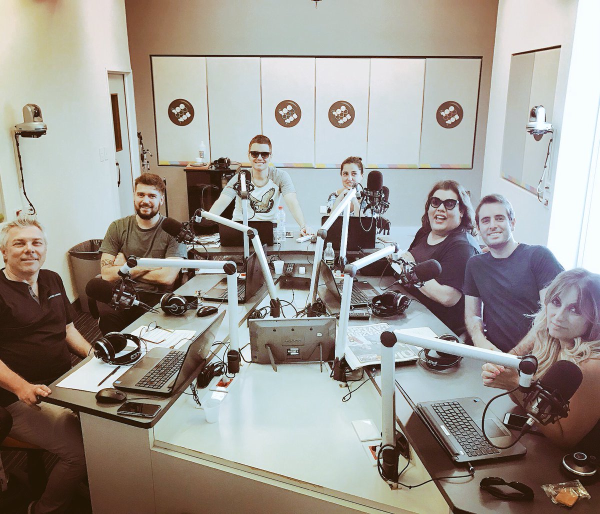SANTIAGODELMORO's tweet photo. AMIGOSSSS hoy en #ElClubDelMoro vamos con #TrapoConDelMoro siii disco trapo a full en 99.9 @la100fm https://t.co/pm7hu9ZsQo