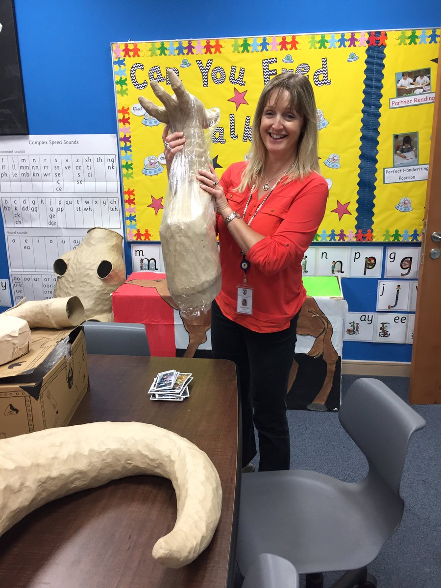 BCADpreprep's tweet photo. Excited teachers unpacking new resources ready for the new term! π#BCADyr2 https://t.co/WEyLKFk6Wq