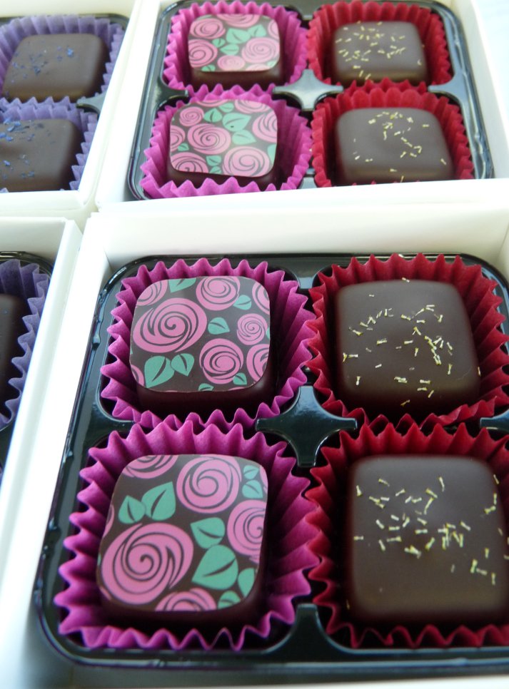 cathybotanic's tweet image. Looking backwards and forwards to #ValentinesDay at the same time! 2016 chocs look rather lovely #Pembrokeshire #localproduce #chocolate