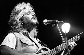 Santoriello_G's tweet photo. #4gennaio #PINODANIELE 
 
"Guagliò, ma che te ne fotte?! E quando good good cchiù nero da notte nun può venì!" https://t.co/HK0eisRhpx